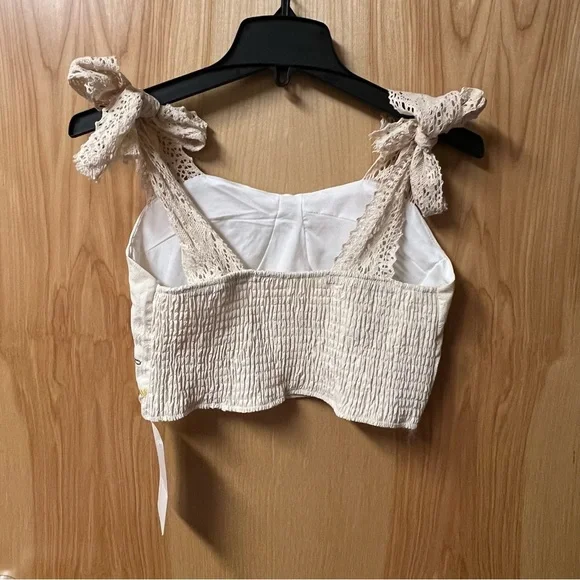 Adorable rabbit and first animals crop top with lace sleeve size medium - Picture 2 of 6